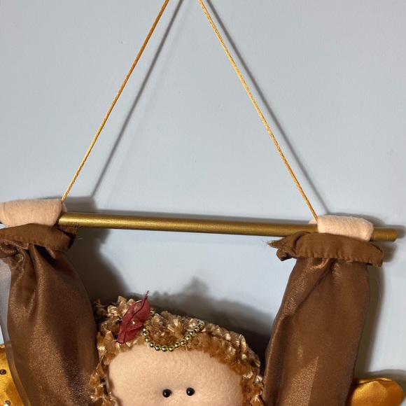 Holiday Angel Wall Hanging - Picture 4 of 6